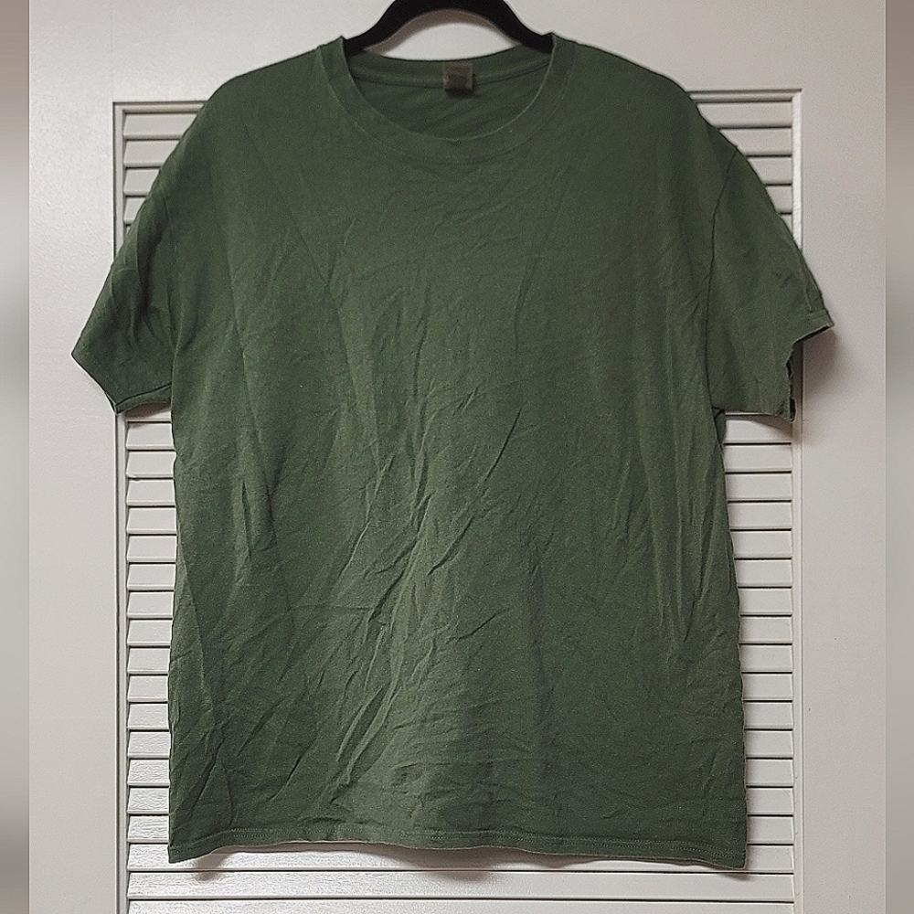Gildan - Men's 100% Cotton Olive Green Short-Sleeve Shirt